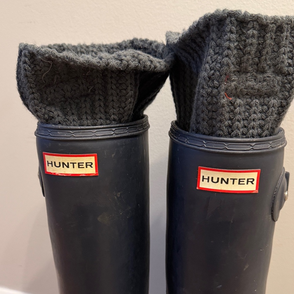 Hunter Women's Navy Rain Boots with Gray Cuff - Picture 4 of 10
